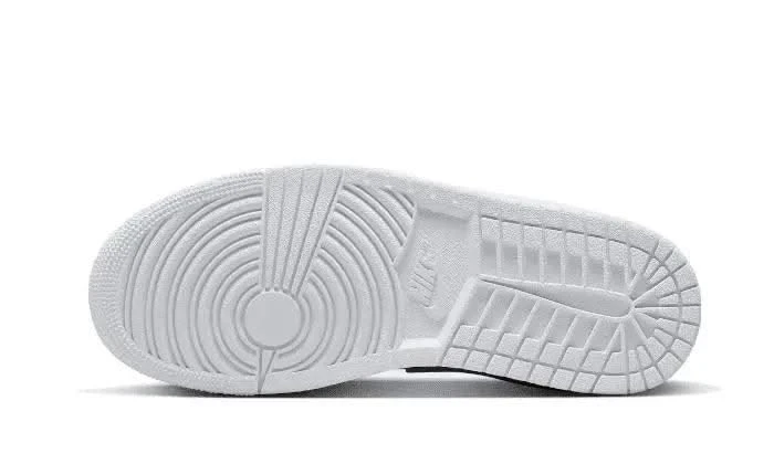 Air Jordan 1 Low Black Cat 5 Air Jordan 1 Low Black Cat – Image 3