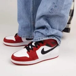 Air Jordan 1 Mid Chicago White -MNR BOUTIQUE air jordan 1 mid chicago white 267869