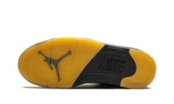 Air Jordan 5 Retro A Ma Maniére Diffused Blue 9 Air Jordan 5 Retro A Ma Maniére Diffused Blue -MNR BOUTIQUE air jordan 5 retro a ma maniere diffused blue 560948