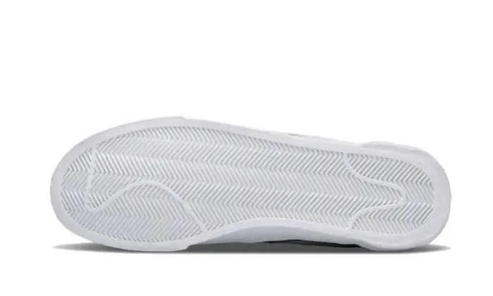 Nike Blazer Low Sacai White Patent 5 Nike Blazer Low Sacai White Patent – Image 3