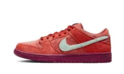 Nike SB Dunk Low Mystic Red