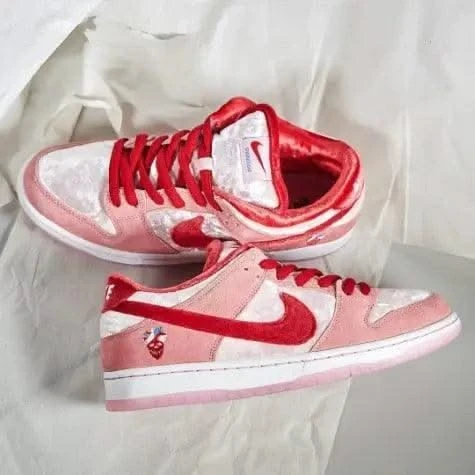 Nike SB Dunk Low StrangeLove 8 Nike SB Dunk Low StrangeLove – Image 6