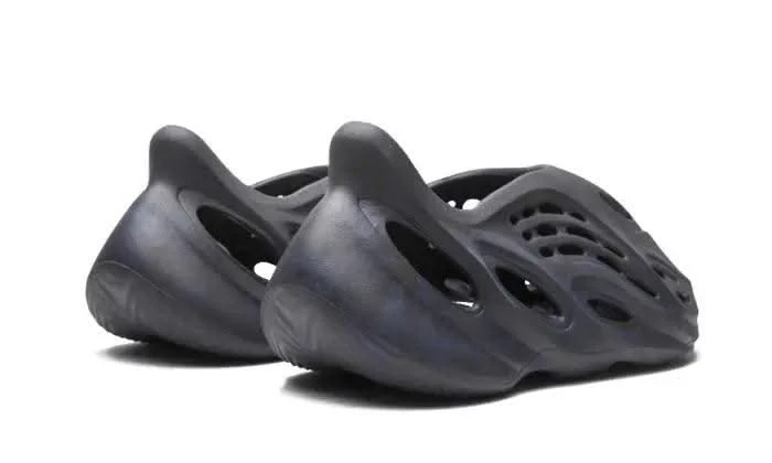 ADIDAS Yeezy Foam RNNR Mineral Blue 5 ADIDAS Yeezy Foam RNNR Mineral Blue – Image 3