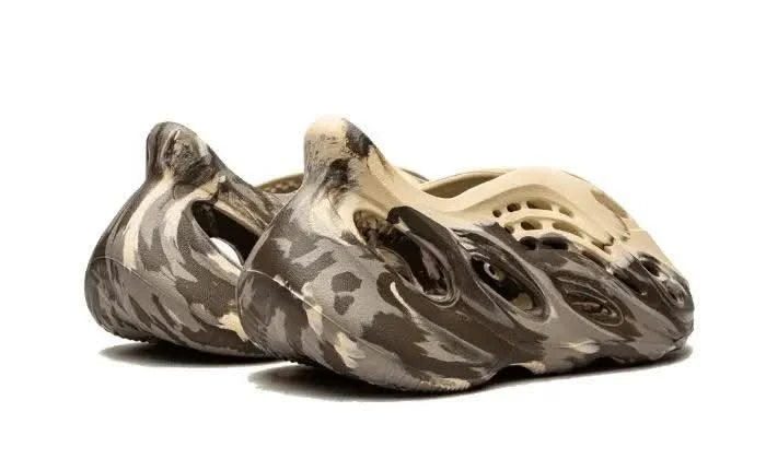 ADIDAS Yeezy Foam RNNR MX Clay Cream 5 ADIDAS Yeezy Foam RNNR MX Clay Cream – Image 3
