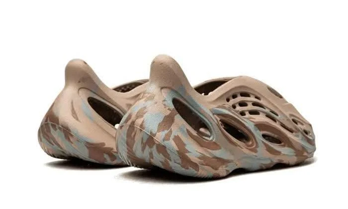 ADIDAS Yeezy Foam RNNR MX Sand Grey 5 ADIDAS Yeezy Foam RNNR MX Sand Grey – Image 3