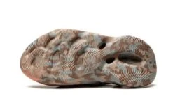 ADIDAS Yeezy Foam RNNR MX Sand Grey 9 ADIDAS Yeezy Foam RNNR MX Sand Grey -MNR BOUTIQUE yeezy foam rnnr mx sand grey 564197