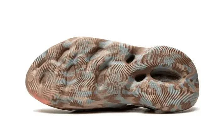 ADIDAS Yeezy Foam RNNR MX Sand Grey 6 ADIDAS Yeezy Foam RNNR MX Sand Grey – Image 4