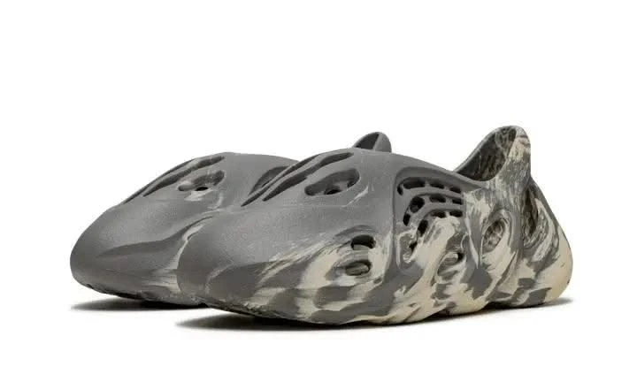 ADIDAS Yeezy Foam RNNR MXT Moon Gray 4 ADIDAS Yeezy Foam RNNR MXT Moon Gray – Image 2
