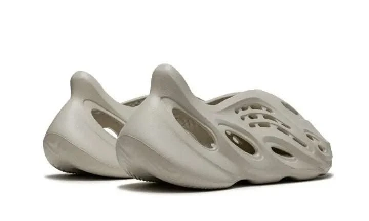 ADIDAS Yeezy Foam RNNR Sand 5 ADIDAS Yeezy Foam RNNR Sand – Image 3