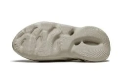 ADIDAS Yeezy Foam RNNR Sand 9 ADIDAS Yeezy Foam RNNR Sand -MNR BOUTIQUE yeezy foam rnnr sand 947281