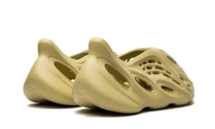 ADIDAS Yeezy Foam RNNR Sulfur 5 ADIDAS Yeezy Foam RNNR Sulfur – Image 3