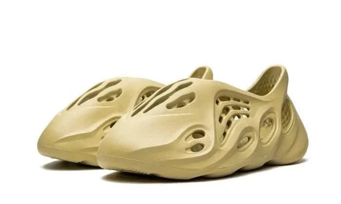 ADIDAS Yeezy Foam RNNR Sulfur 4 ADIDAS Yeezy Foam RNNR Sulfur – Image 2